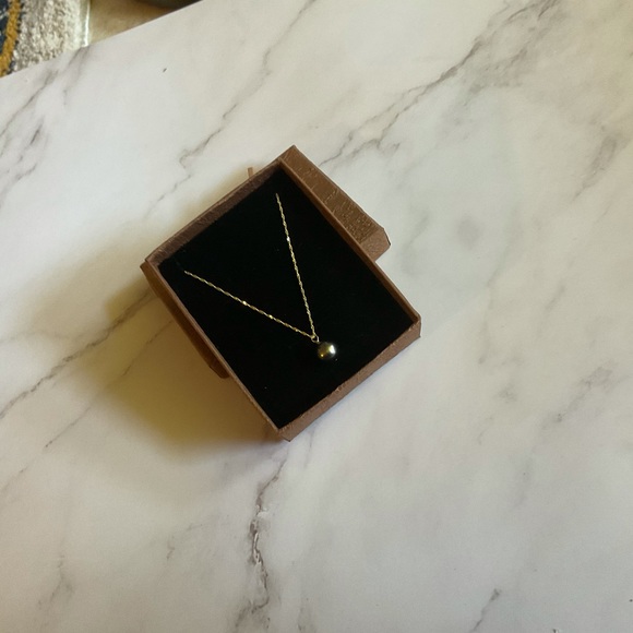 10karat solid gold Tahitian pearl necklace - Picture 2 of 3